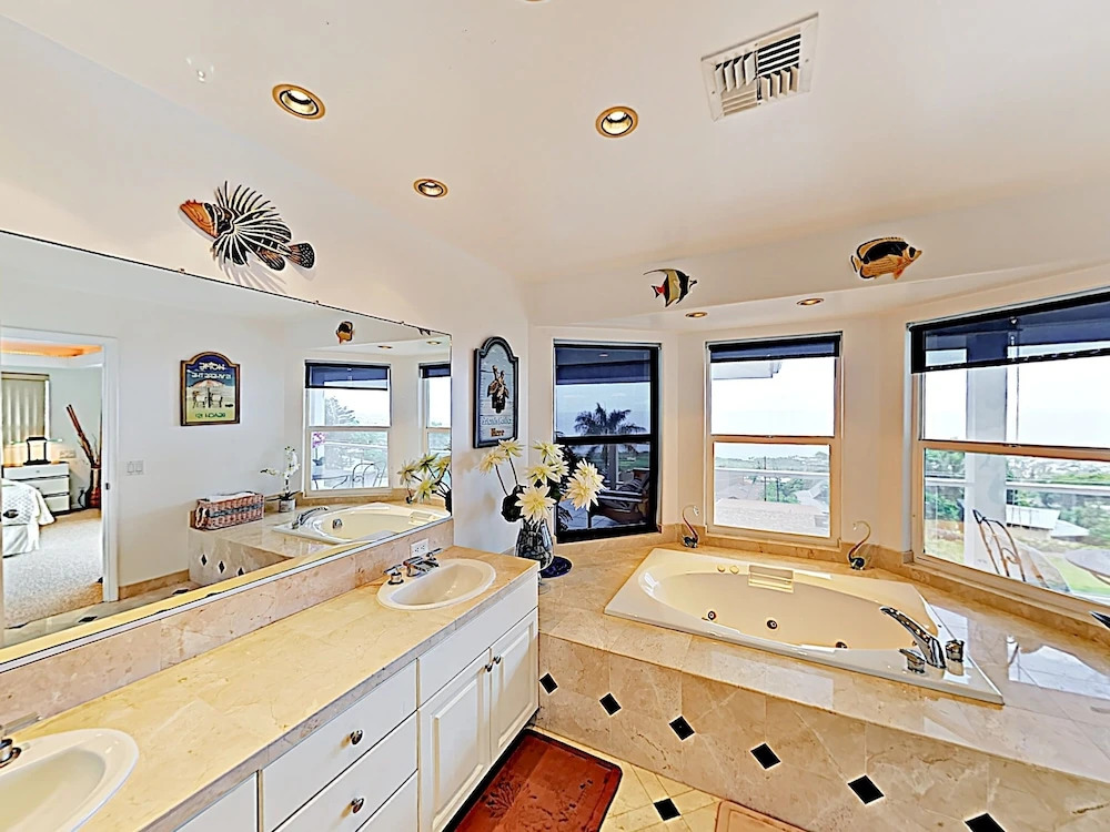 New Listing! Kona Sunset Hale W/ Ocean Views 3 Bedroom Home