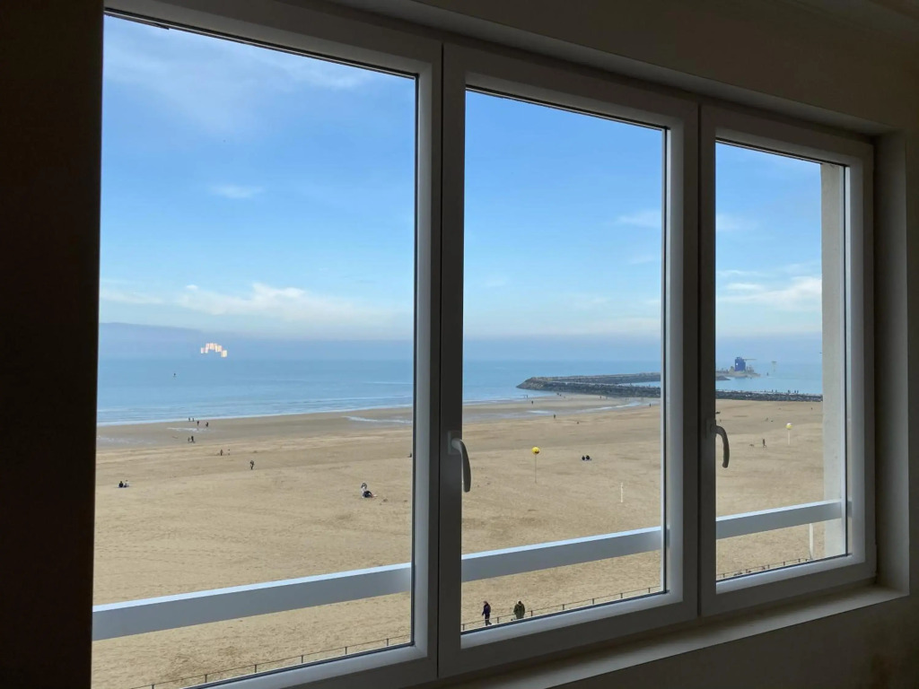OSKAR luxe appartement op zeedijk met zeezicht