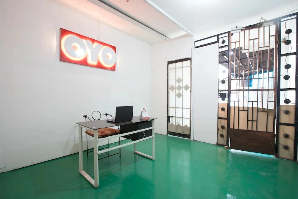 OYO 298 Gemilang Guesthouse Near Siloam Hospitals Kelapa Dua