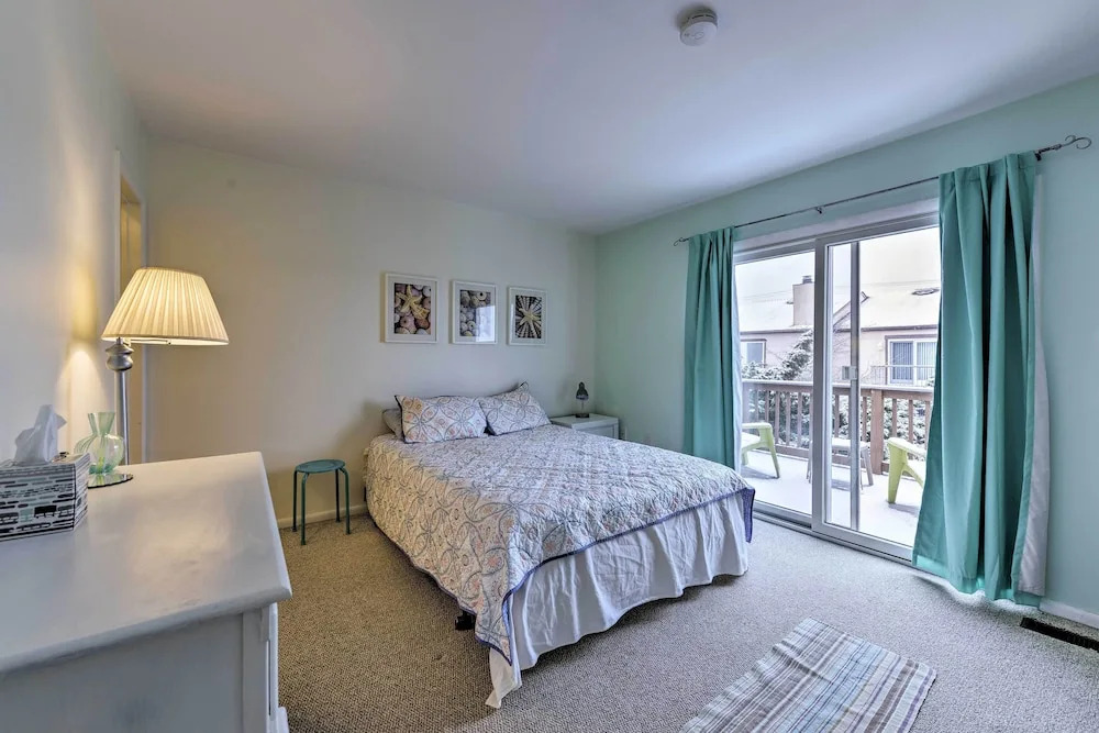 Family-friendly Wildwood Townhome ~ 3 Mi to Beach