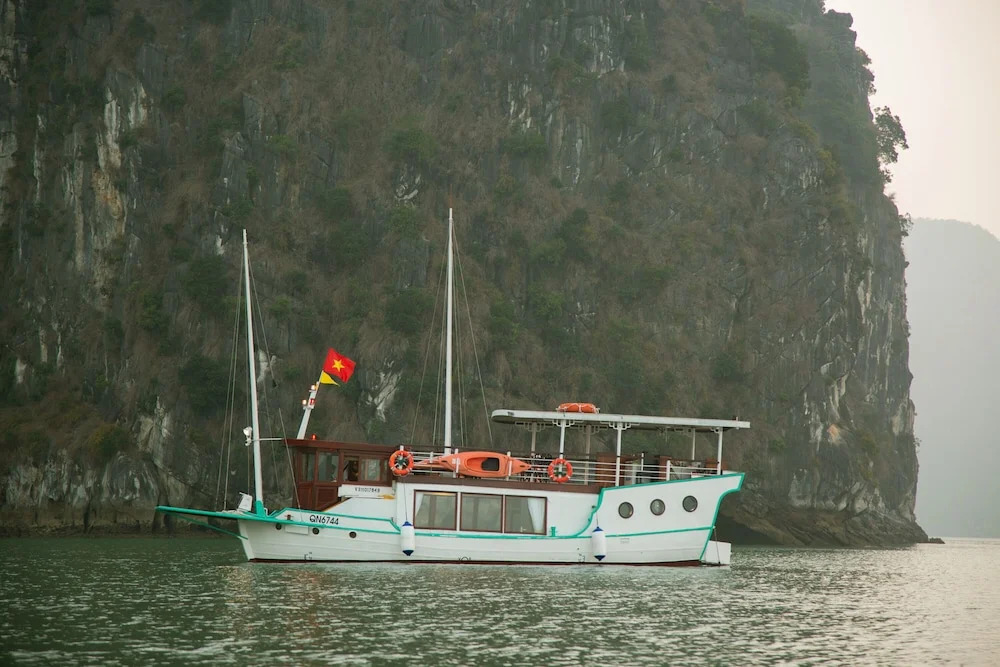 L'Azalée Cruises