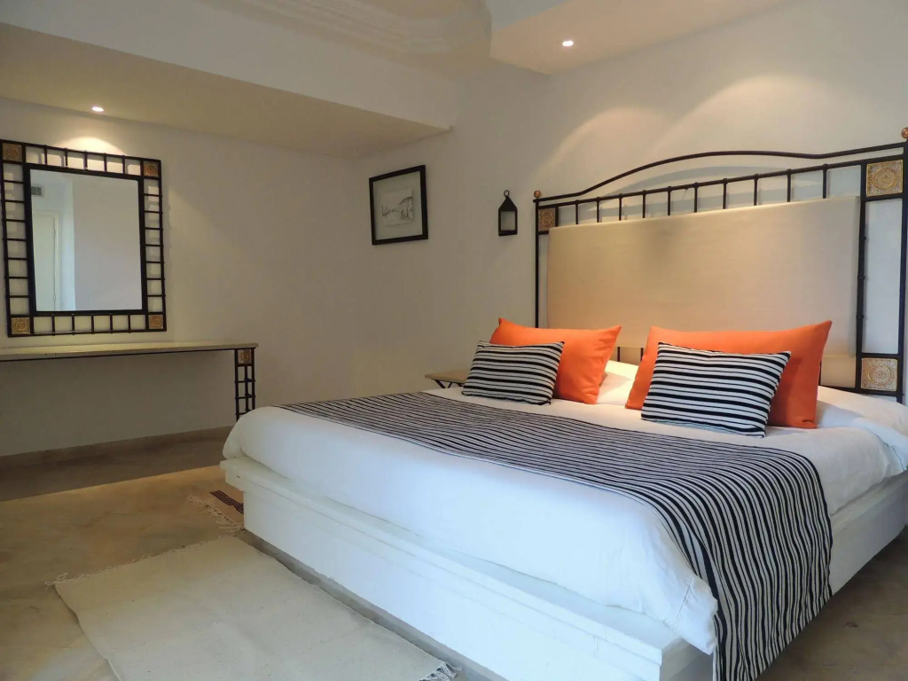 Suites Hôtel Les Charmilles & Spa