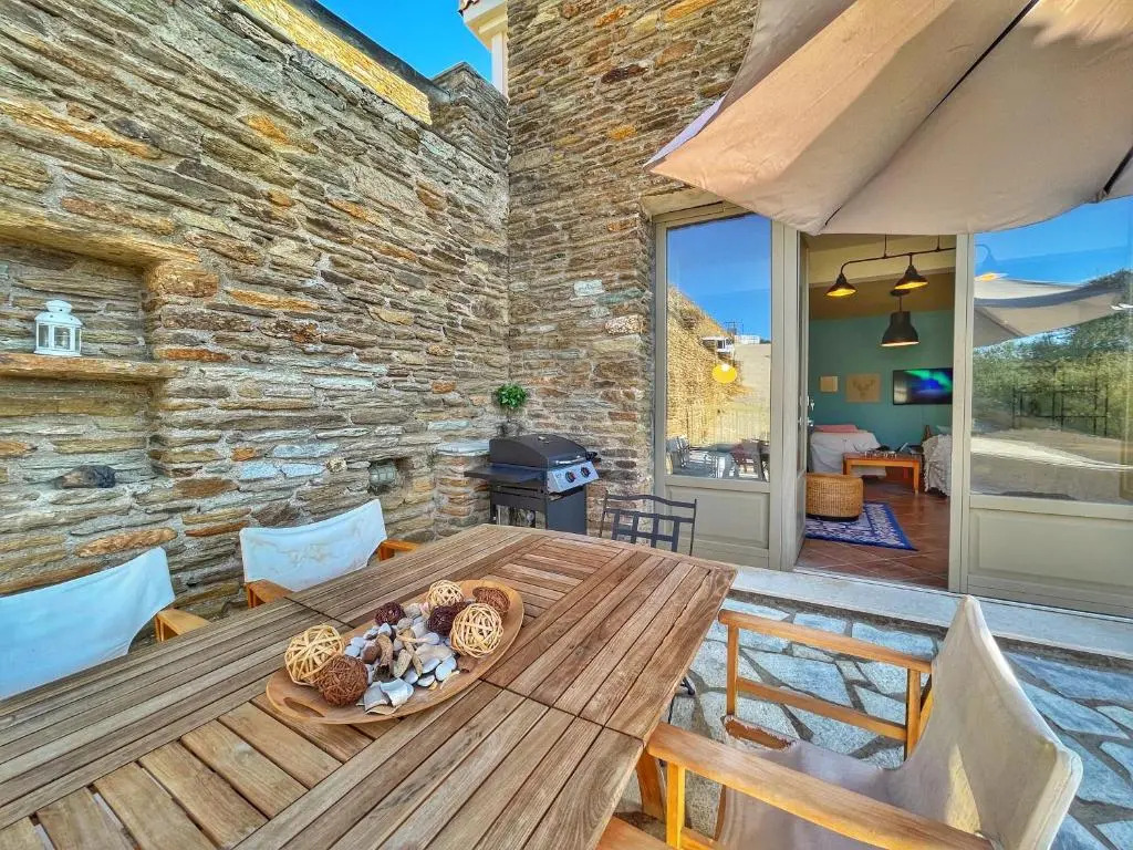Spacious & Cozy Flat 5 mins to Batsi Bay