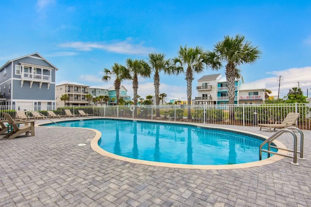 Casa Bella 5 Bedroom Home by RedAwning