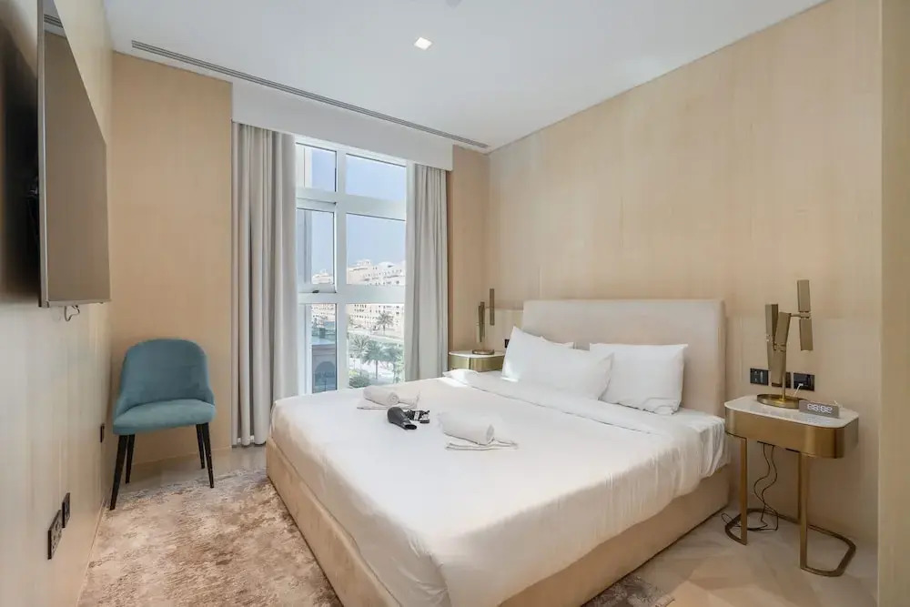 Stunning 3-bedroom Retreat at Five Palm Jumeirah With Spectacular Views and Direct Access to the West Beach