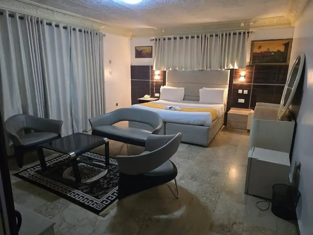 Flora Suites