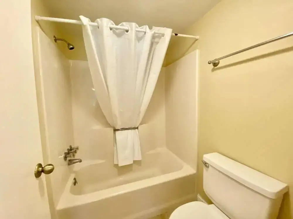 Richmond Park Three-bedroom Apartment 15-C