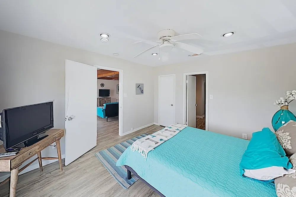 Pristine Jamaica Beach Getaway W/ Walkable Locale 3 Bedroom Home