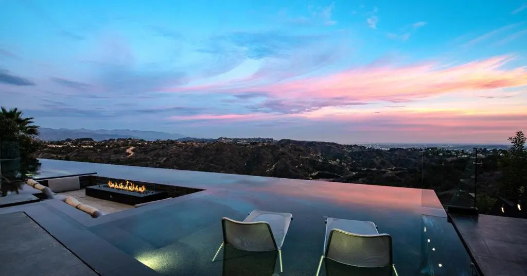 Sophisticated Modern Retreat in Bel Air