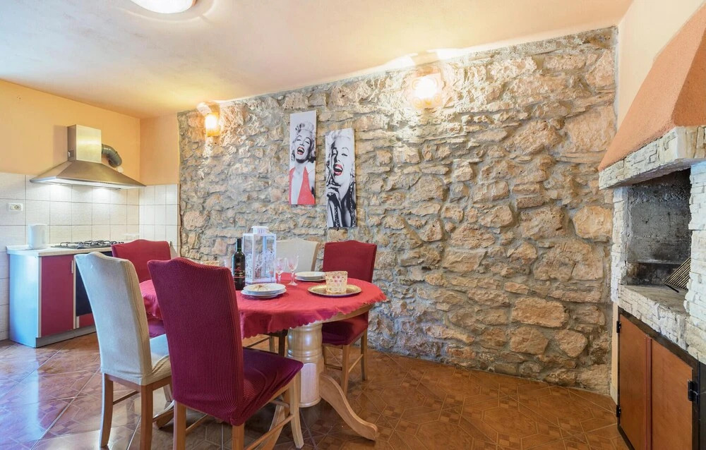 Two-Bedroom Holiday Home In Pula