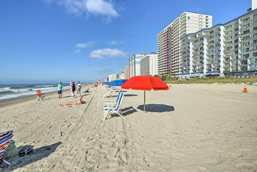 Myrtle Beach Condo: Balconies, Walk to Beach!