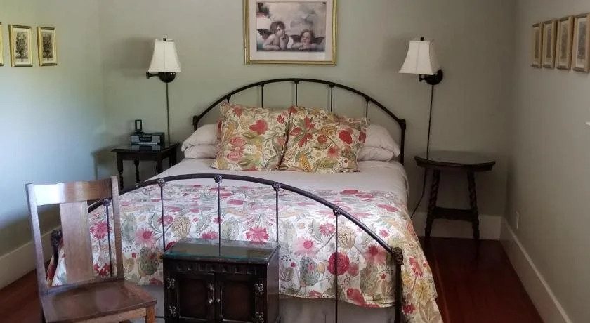 Hidden Oak Inn
