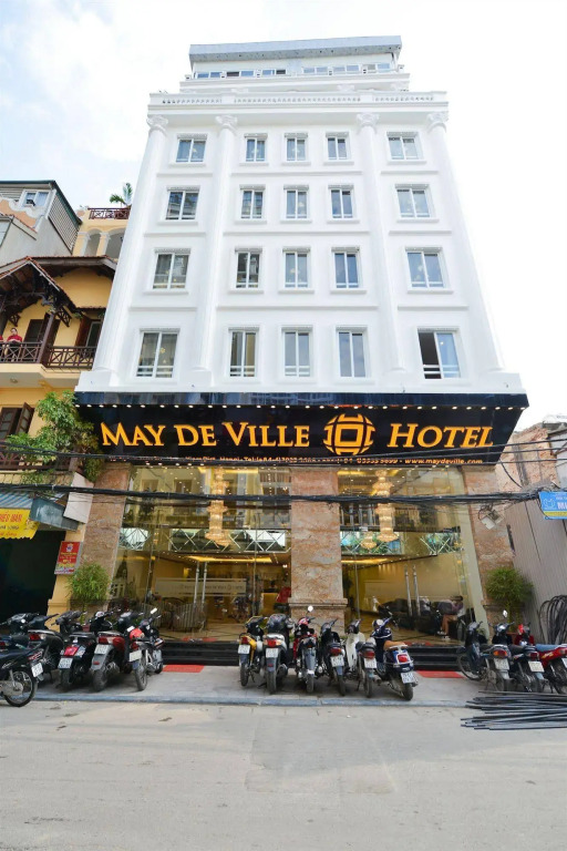 MAY DE VILLE Lakeside Hotel
