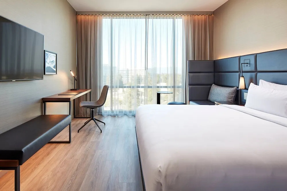 AC Hotel by Marriott Vancouver Waterfront
