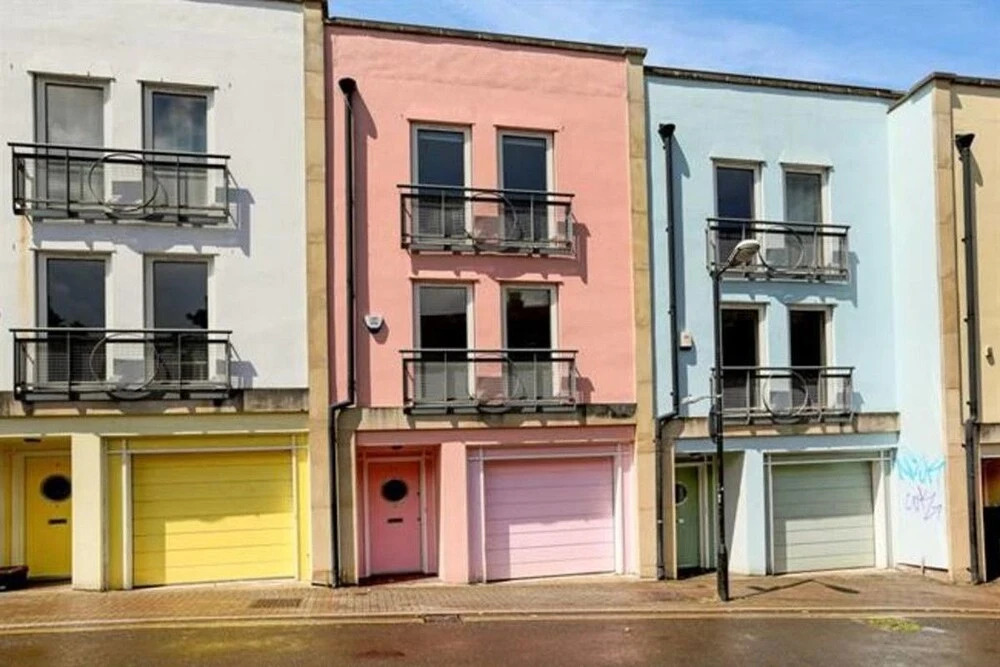 Modern and trendy 4 bed townhouse in Bristol