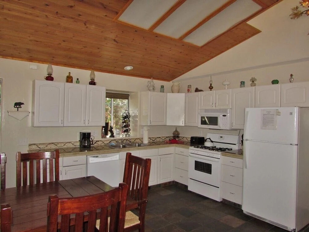 100 Cedar Hideaway Home