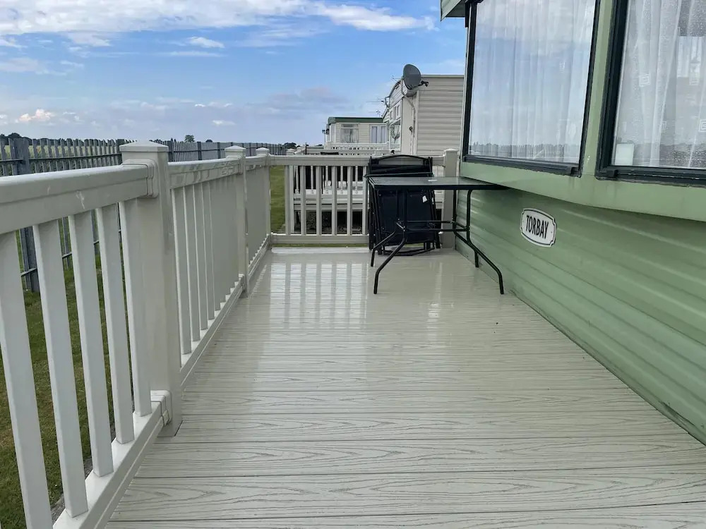 4 Bed Lodge Sleeps 8 - Pet Friendly, Parking
