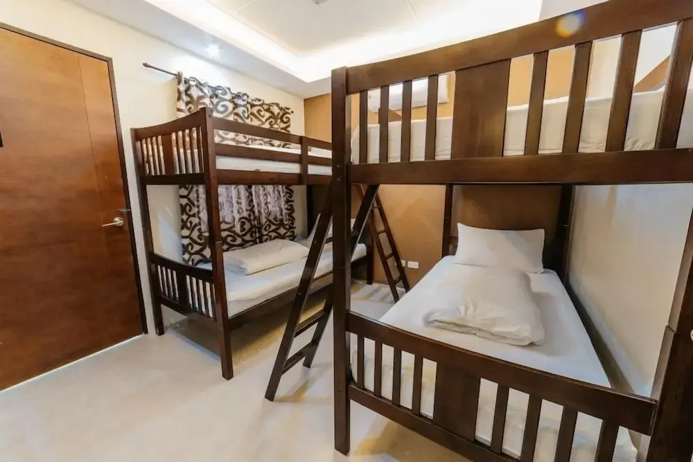 Spacio Caliraya Bed & Breakfast