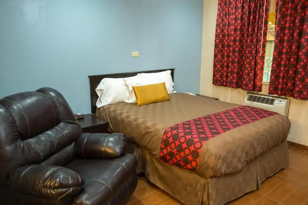 Townhouse Inn and Suites