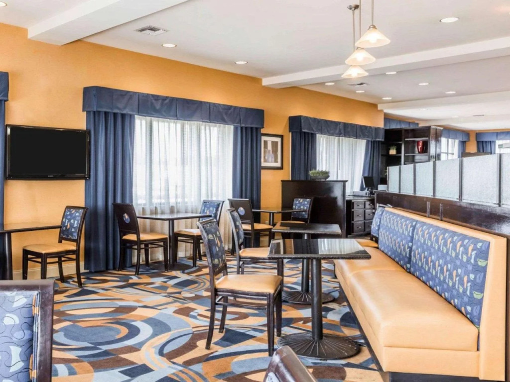 Comfort Suites Pell City near Logan Martin Lake