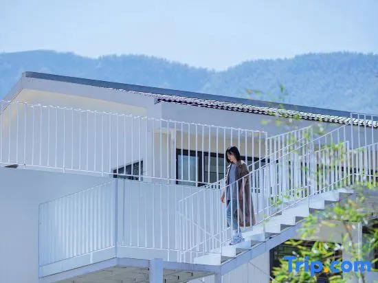 Yuannan Yard Yeluxury View Homestay (Yuannan Sichuan-Tibet Line Moon Bay Scenic Area Branch)