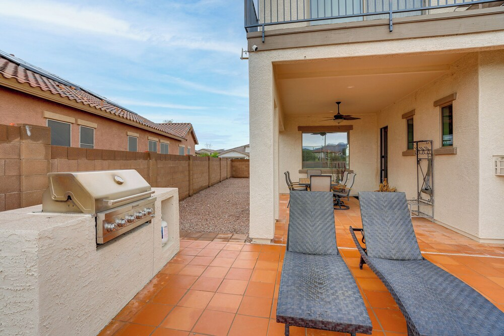Pool, Views & Ample Space! Sunny Goodyear Retreat