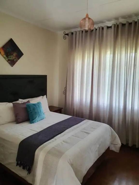 Immaculate 3 Bedroomed Guesthouse in Ilanda - 2041