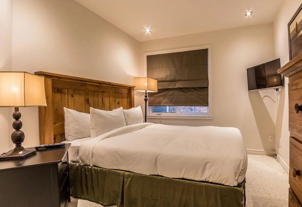 Cozy Lodge in the Mont Tremblant Ski Village