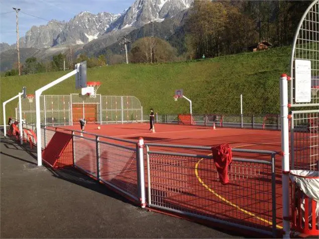 Appartement mansardé dans maison avec jardin en bord de piste, vue montagne