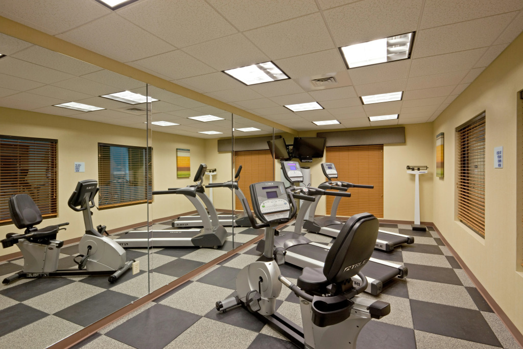 Holiday Inn Express & Suites Malone by IHG