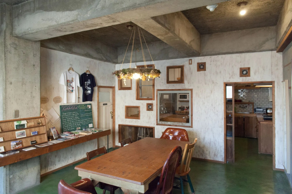 Nui. HOSTEL & BAR LOUNGE