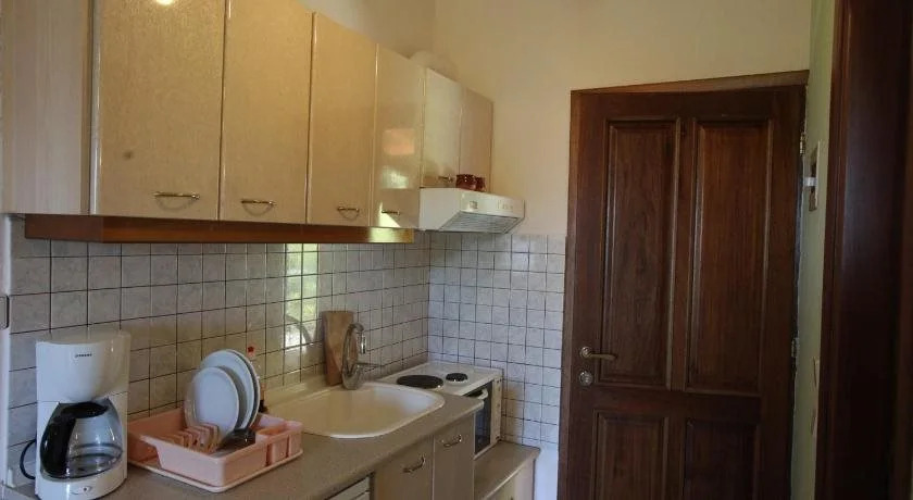Elena Apartments & Studios