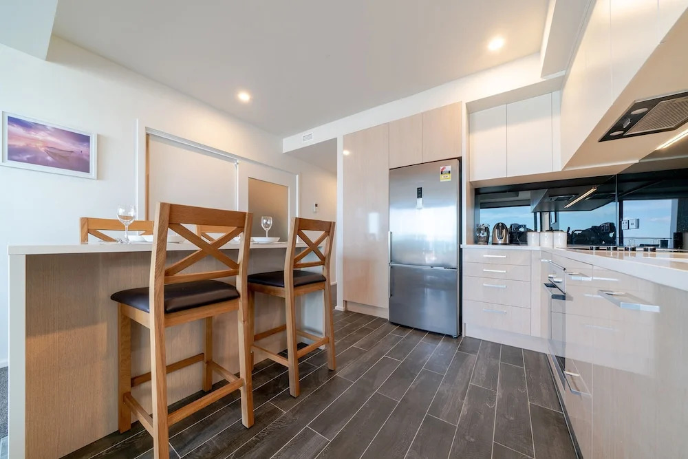 Cbd Brand New Modern Seaview Apt