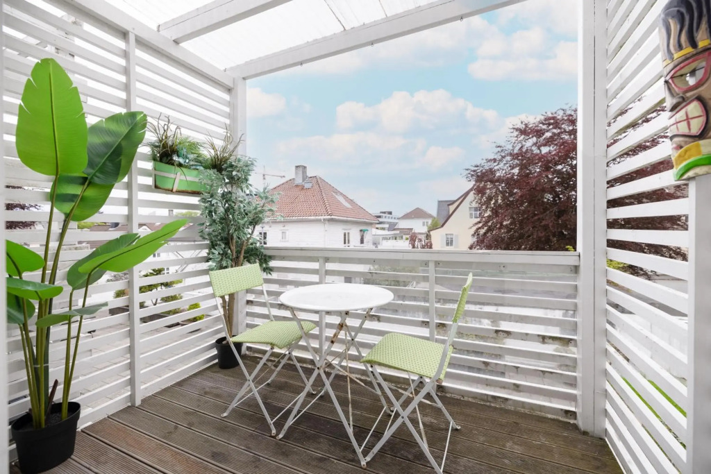 Central top floor apartment