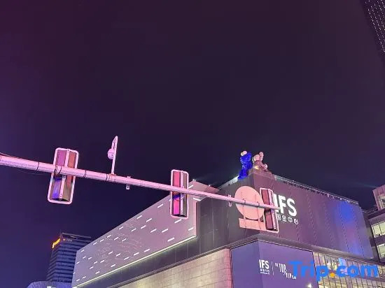 Golden Ju Hotel (Wuyi Square South Gate Subway Station)