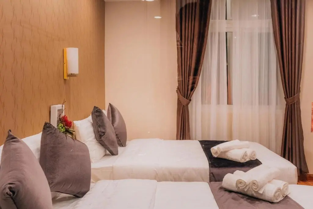 Silent Night Dem Lanh Hotel