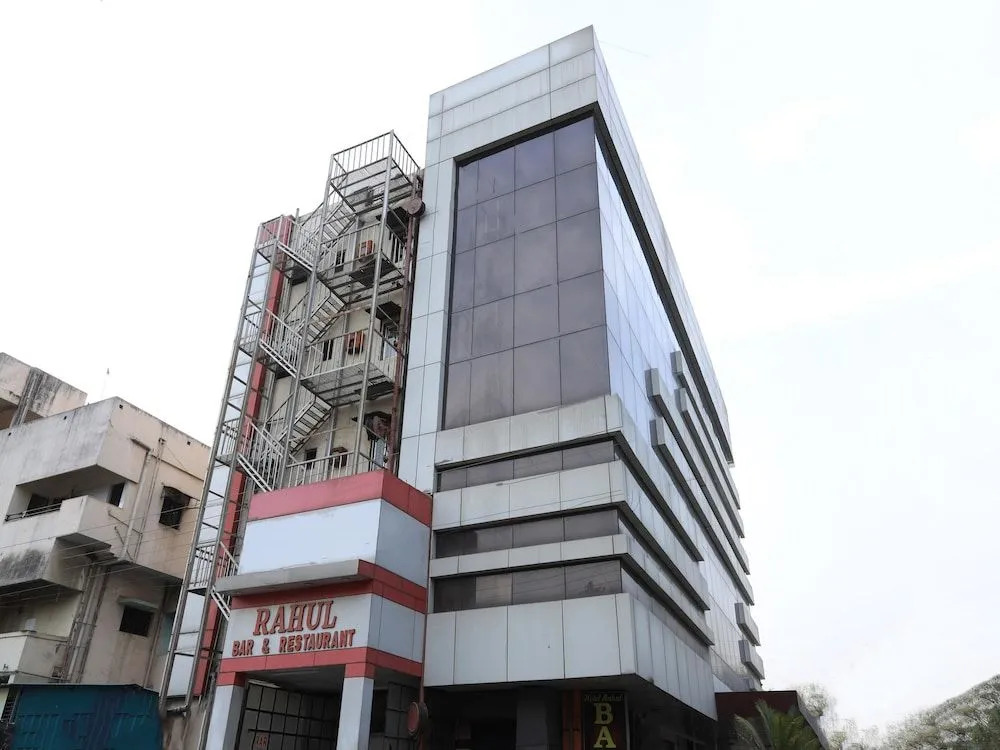 OYO Flagship 42122 Hotel Rahul