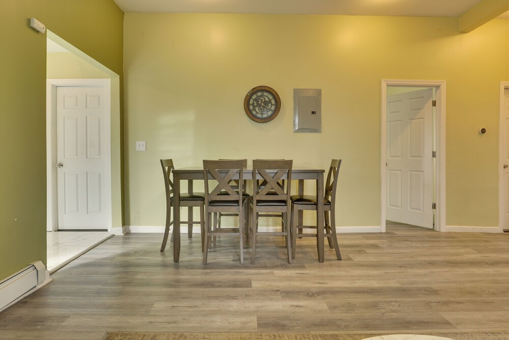 Easy NYC Access: Updated Apt Near Parks & Bay!