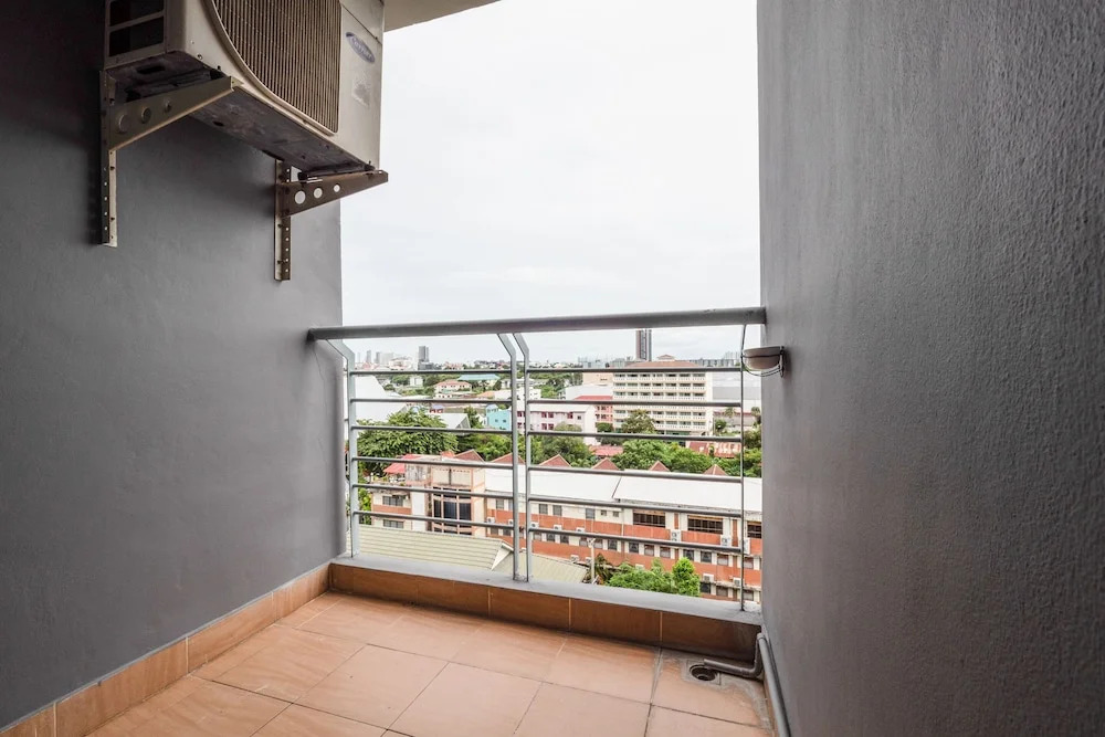 Curve Boutique Hotel