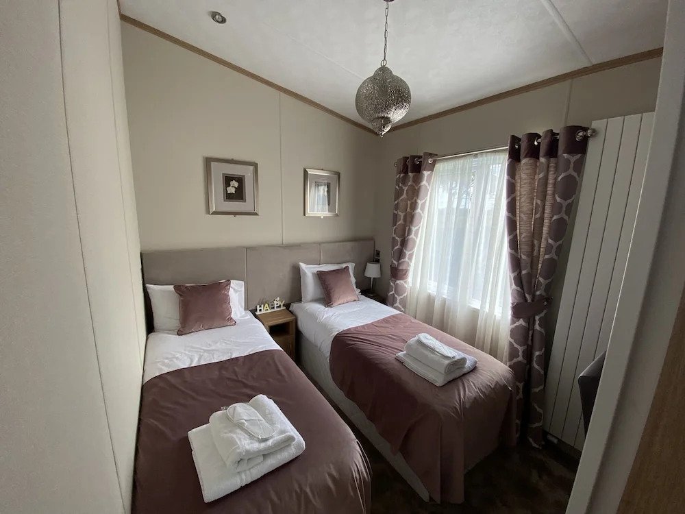 Rivendale 8 & Hot Tub 2 Bed