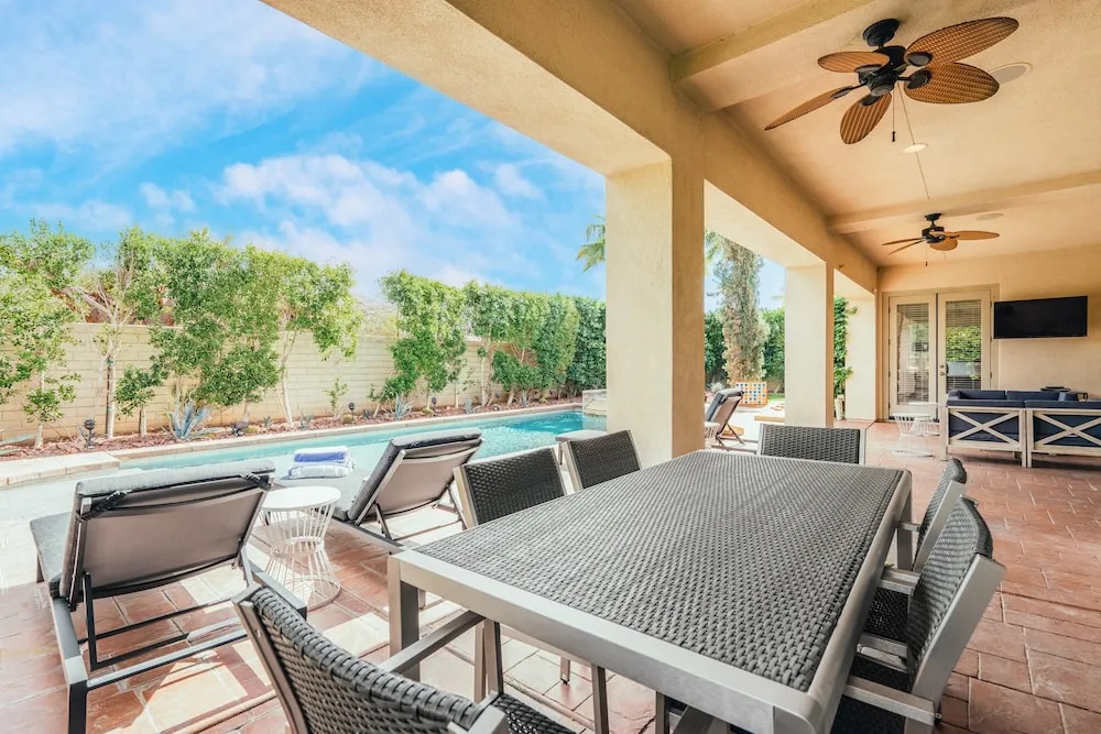 Casa del Sol by Avantstay Backyard Oasis Pool, Hot Tub, Outdoor Dining Area