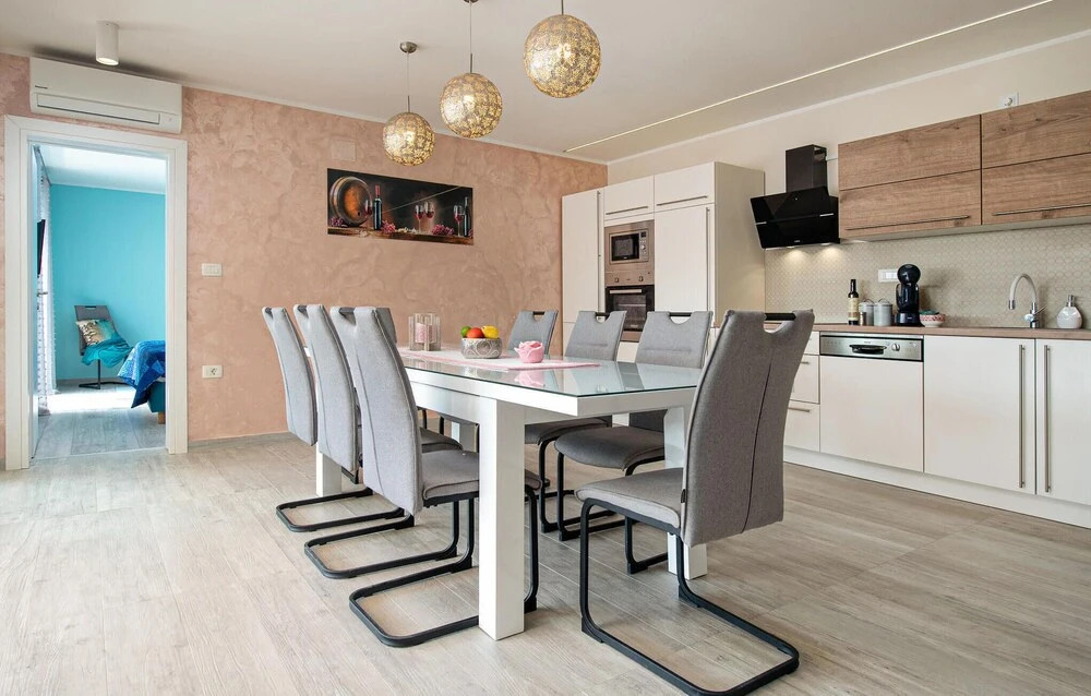 Nice Home in Medulin with Outdoor Swimming Pool, Hot Tub & 4 Bedrooms