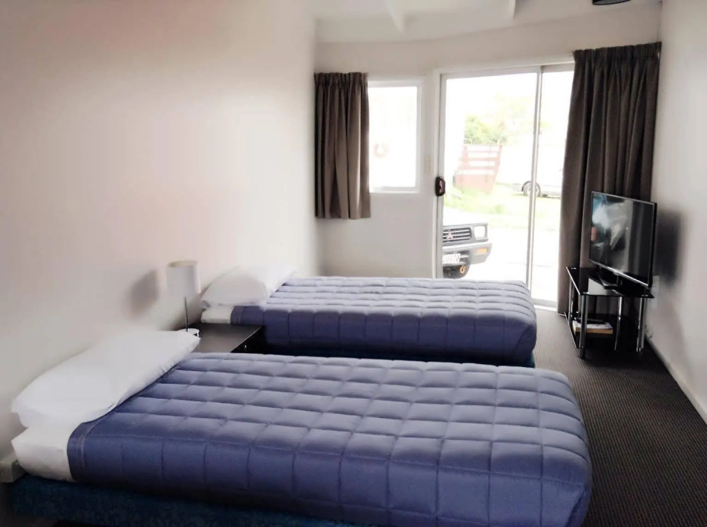 Rainbow Motel & Guest House