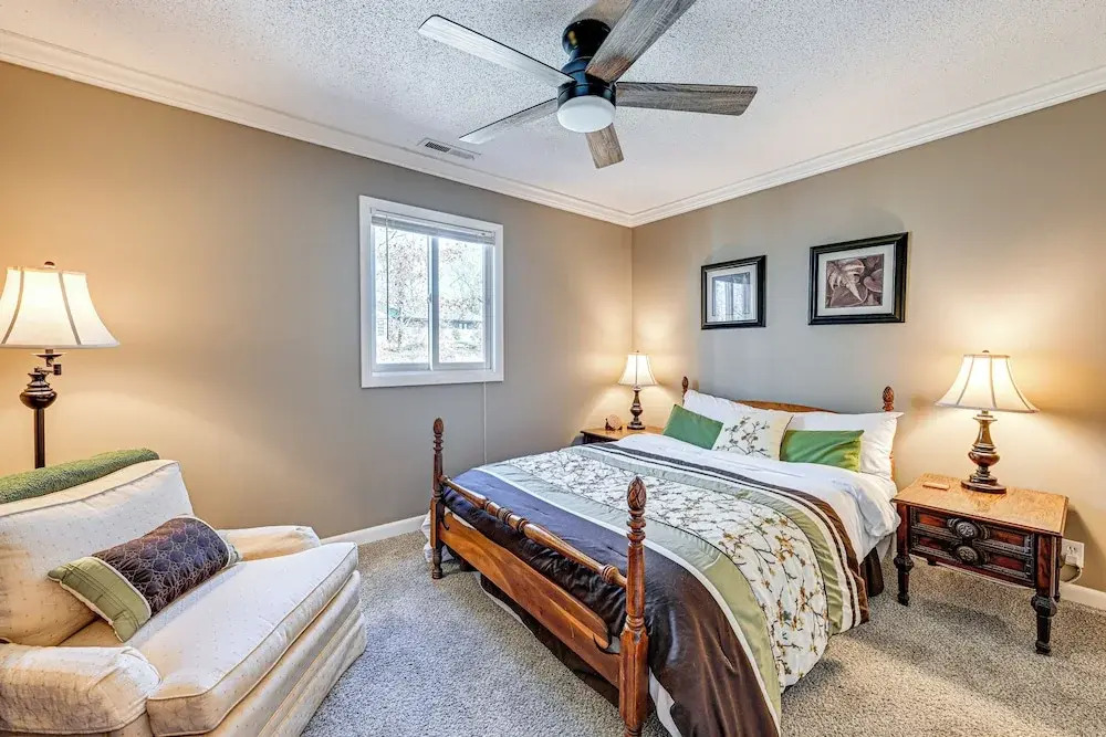 Lakefront Cabin Retreat w/ Dock in Robbinsville!