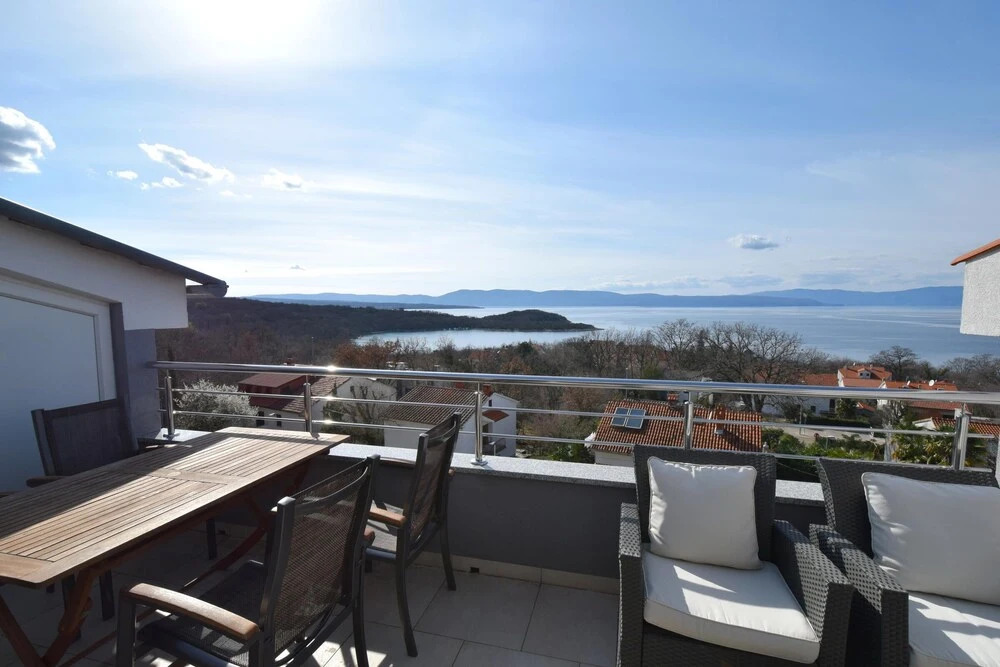 Apartment Roberto with Sea View