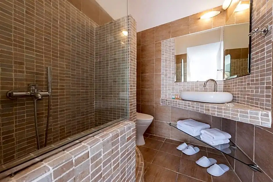 Red Cliff Villa 2bedroom villa with caldera view and plunge pool