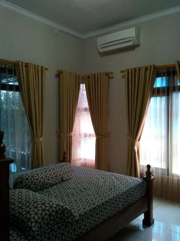 WIEN HOMESTAY 2 CIREBON - F9 Family Homestay