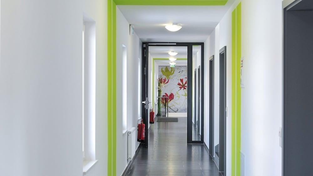Hotel CampusZwei Komfortable Doppelzimmer & Apartments mit Küche Zentral in Ludwigsburg ideal für Business & Langzeitaufenthalte 24h Check in Kinder bis 14 Jahre übernachten kostenlos