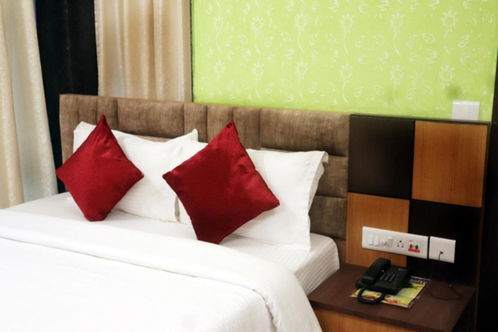 Goroomgo Royal View Digha