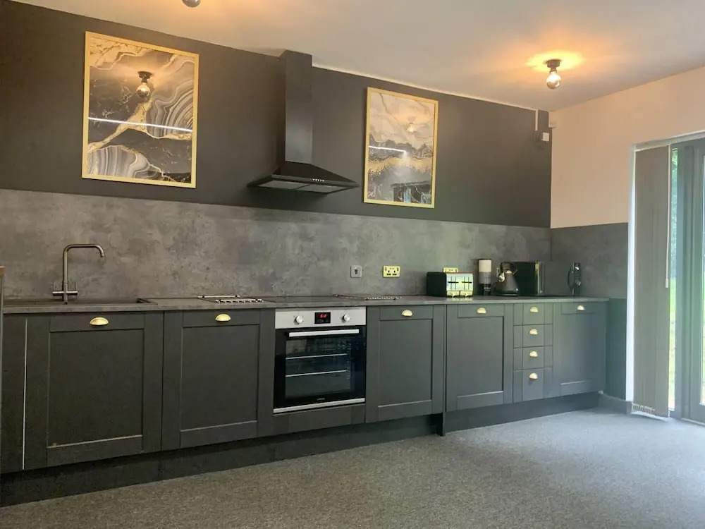 The Headingley House Leeds - Hot Tub - Sleeps Up To 12 - EV Charging